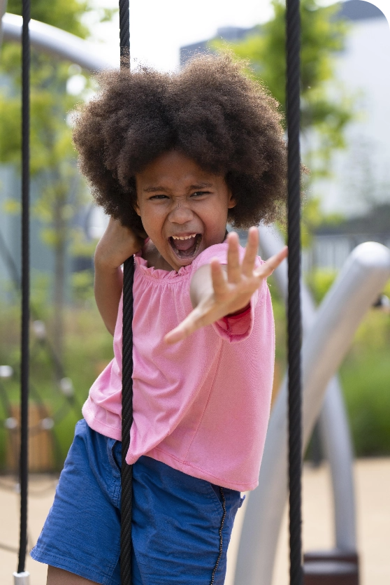 Niño jugando