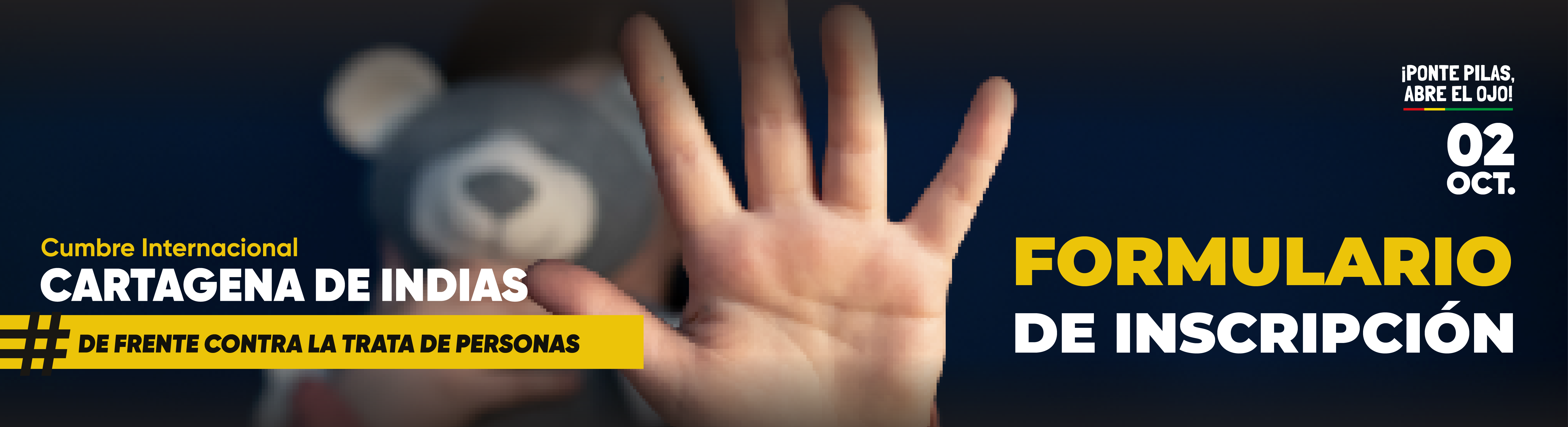 Imagen de una mano sosteniendo un formulario de inscripción sobre trata de personas.  