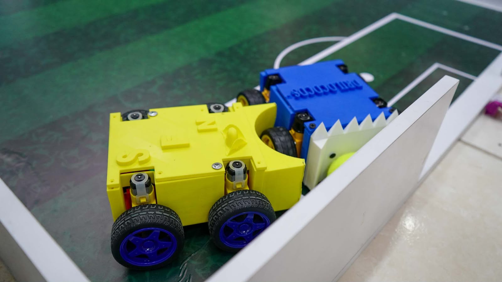 Sensores y robots en juego. 