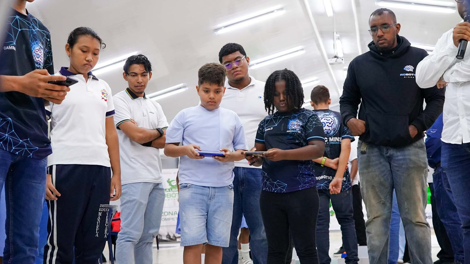 Imagen de un equipo de estudiantes. 