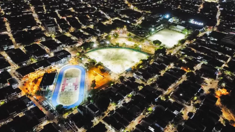 La obra consta de 39 luminarias led de última tecnología 