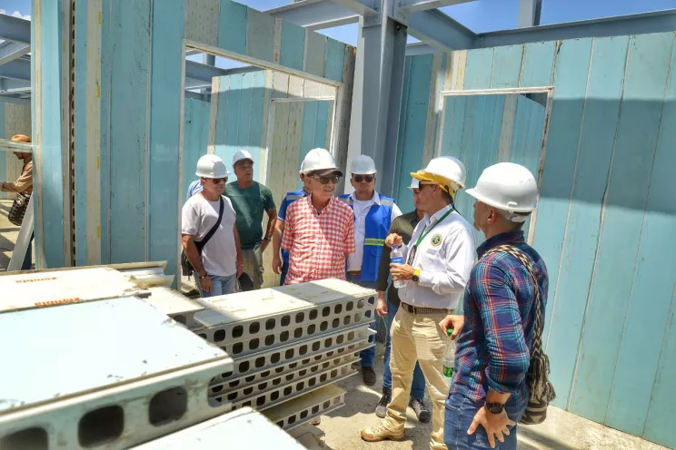 Alcalde Dau inspecciona obras del centro de salud de Bocachica