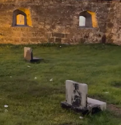 En junio se han detectado 12 puntos de iluminación de la muralla que han sido objeto de actos vandálicos