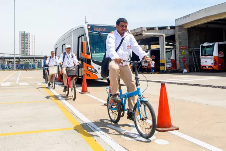Ciclistas y conductores cambiaron sus medios de transporte