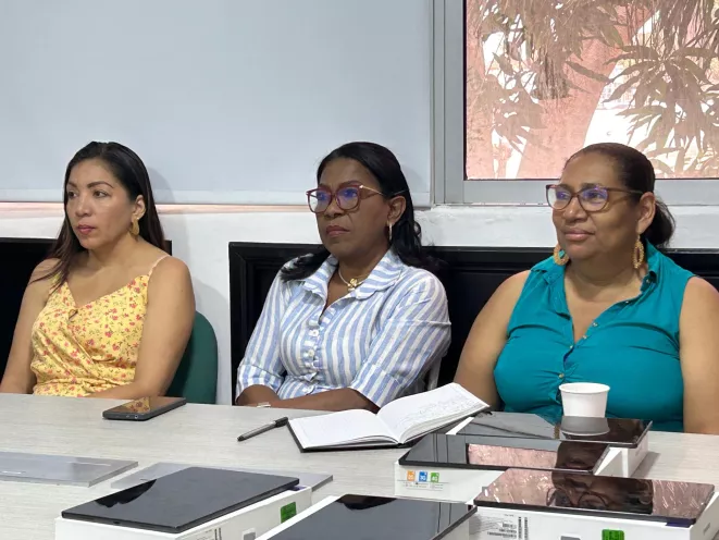 Funcionarios y contratistas de Cartagena se capacitan en tecnología para mejorar la atención ciudadana con la estrategia OAI Avanza.