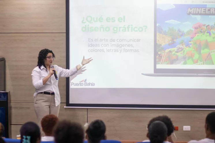 Diseño, fotografía y futuro: jóvenes insulares fortalecen sus competencias TIC