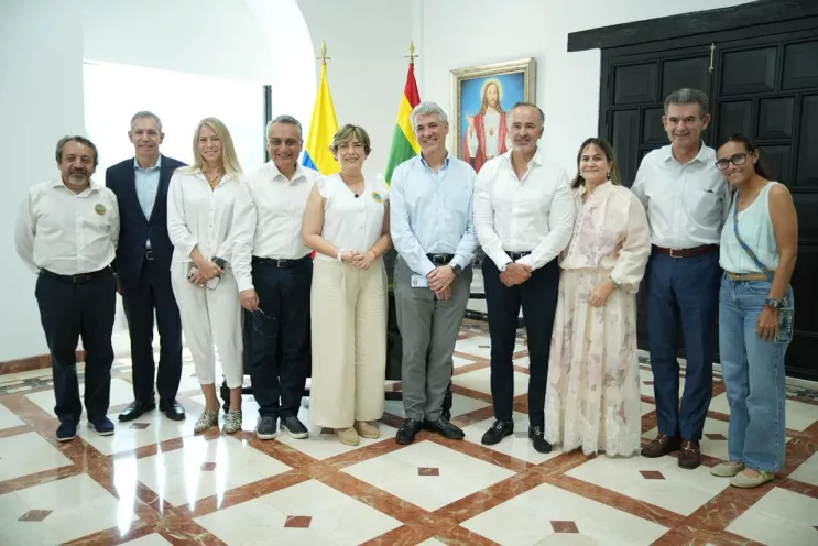 Recibimiento del director de la Fundación Santa Fe de Bogotá