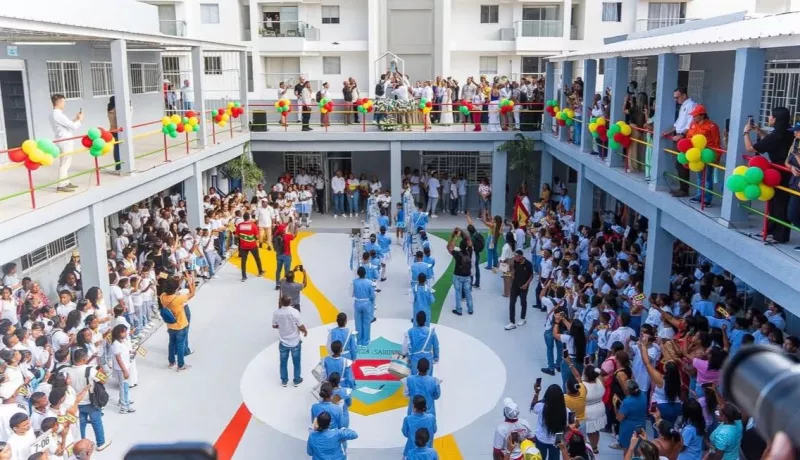 Imagen del acto de renovación de la Institucion Educativa Santa María