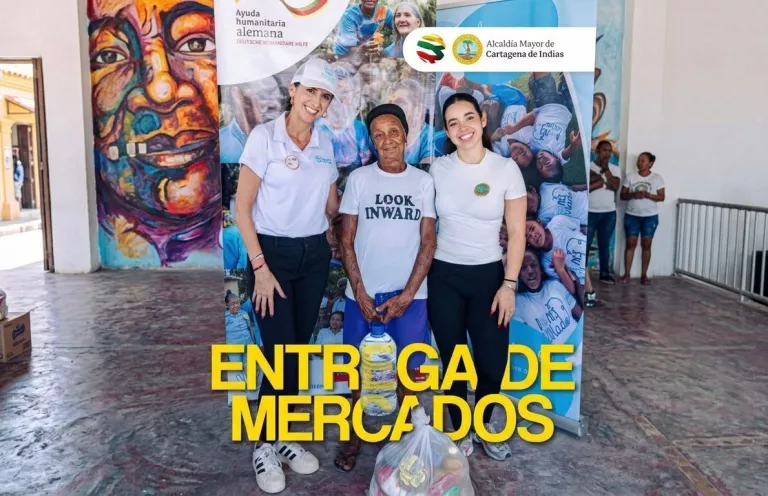 Foto de la entrega de mercados en Bayunca y Tierra Baja