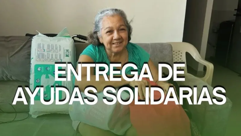 Foto de beneficiaria de la entrega de ayudas solidarias