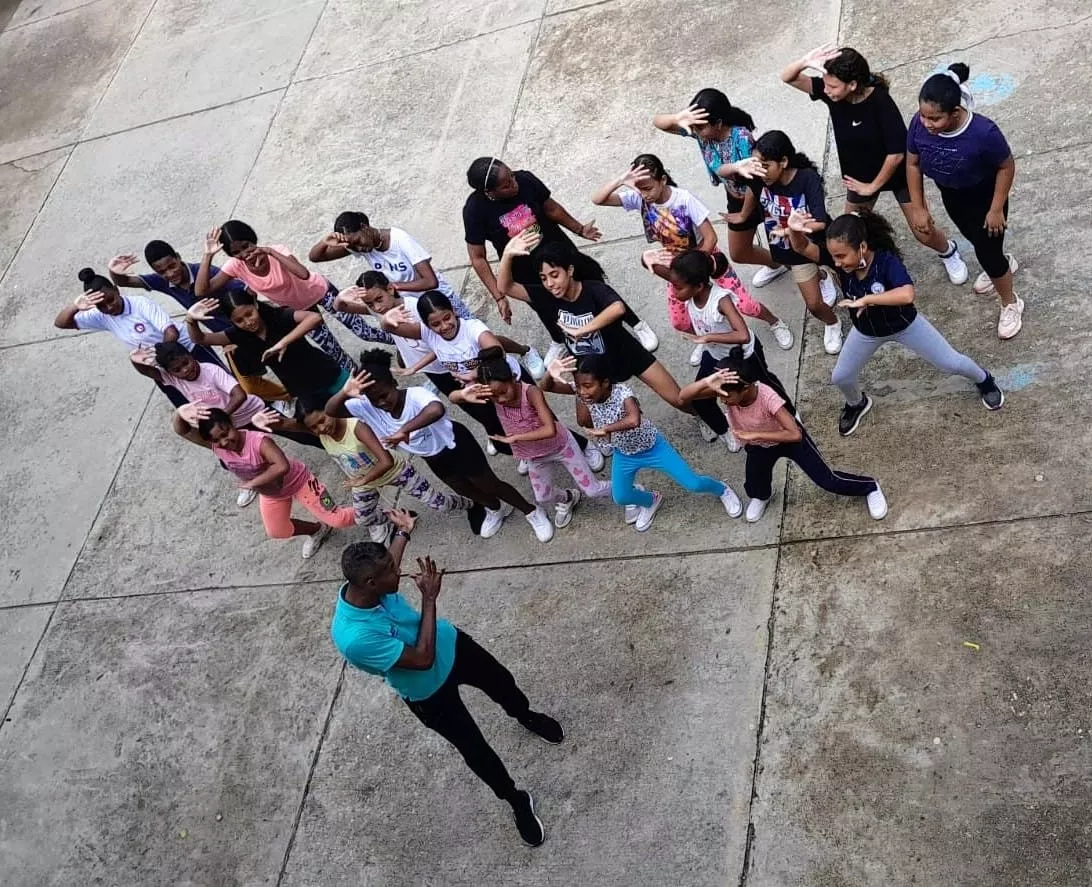 Estudiantes ensayan para el Festival de Música y Danzas 'Jorge García Usta'.