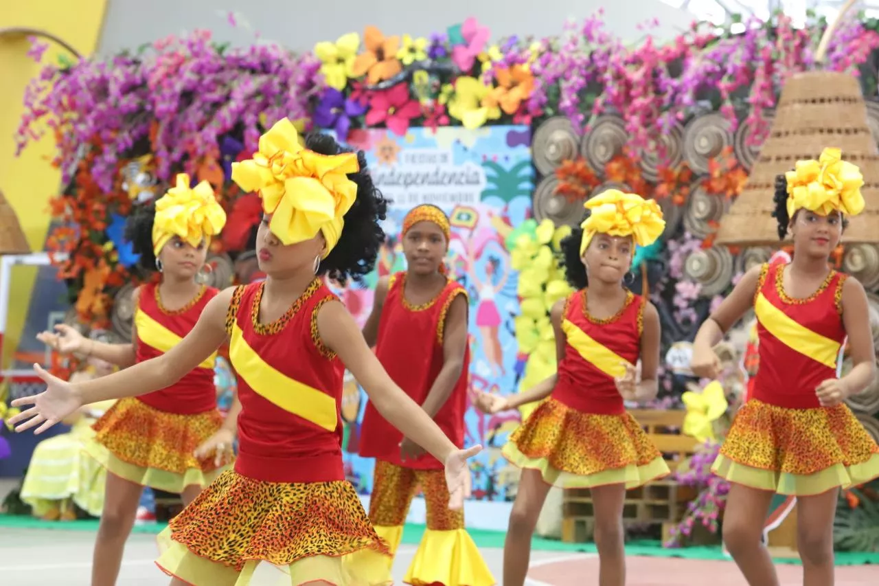 El Coliseo vio danzar y bailar a más de 3 mil estudiantes de las IE oficiales de Cartagena