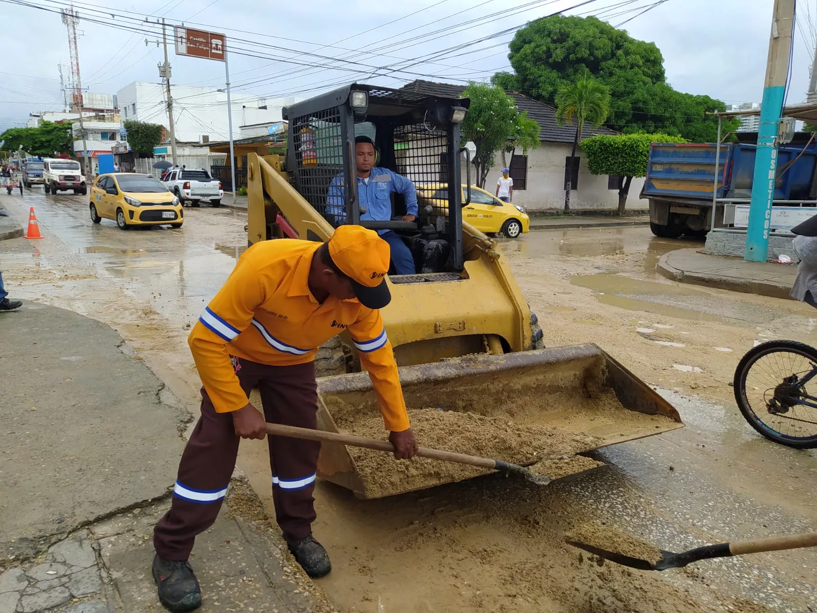 Con articulación de la OAGRD, INVIAS dispuso maquinaria para la labor.