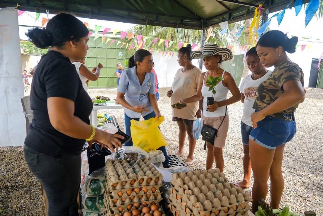 La comunidad compró productos frescos y económicos, y a su vez, accedió a servicios en salud