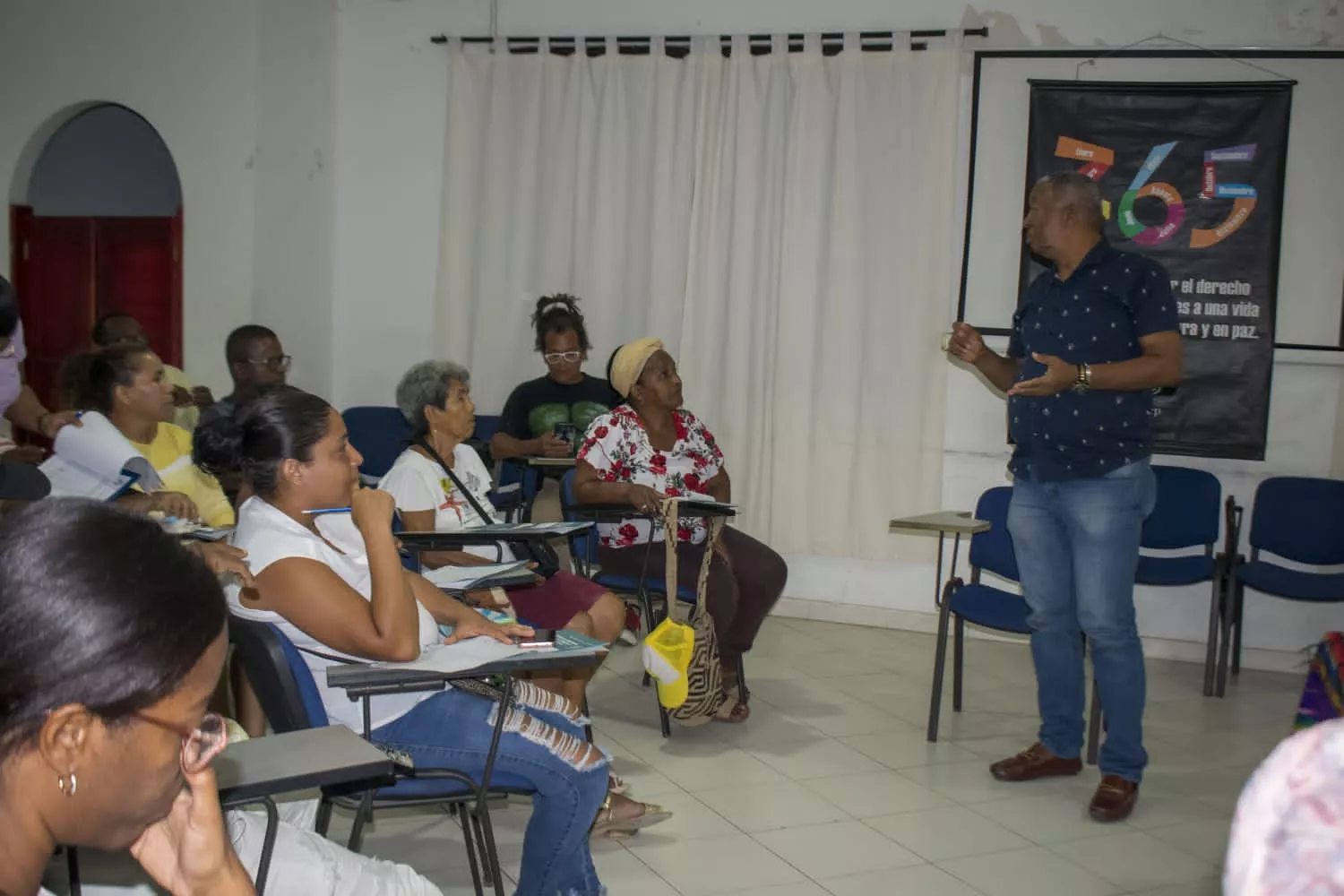 A este encuentro asistieron los dirigentes de las juntas comunales de barrios