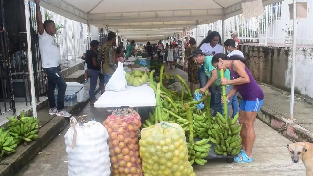 Familias de Antonio José de Sucre compraron a buen precio en el mercado campesino del PES- Pedro Romero