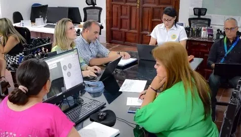 Reunión entre equipos de la Alcaldía, la Gobernación y Acuacar.