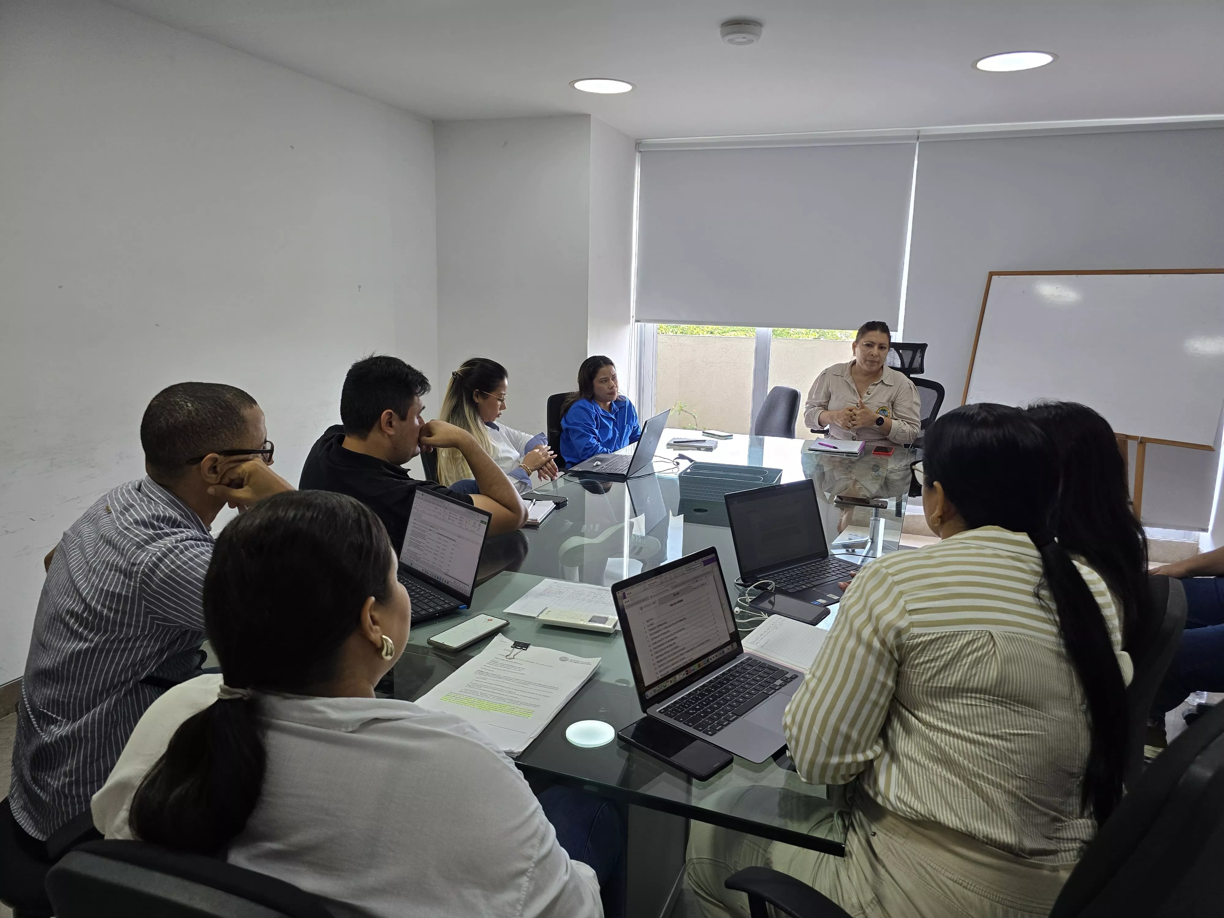 FOTO MESA DE TRABAJO