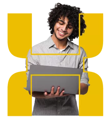 Imagen de una persona sosteniendo un pc