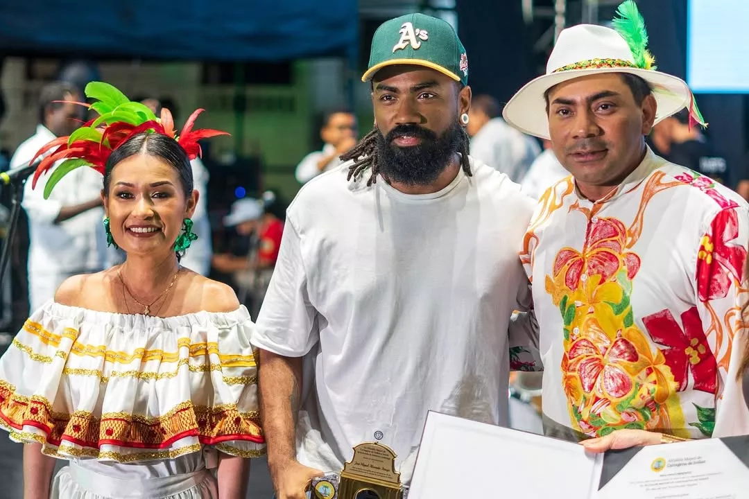 El director de la Escuela de Gobierno y Liderazgo , Robinson Casarrubia participó en el primer preludio de la localidad Histórica y del Caribe Norte en la plaza de Canapote.